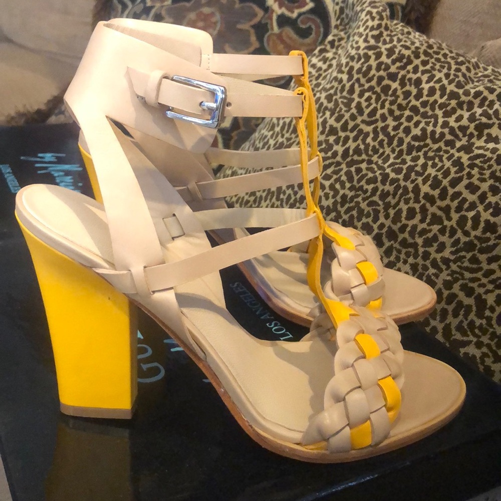 New Guess by Marciano Kelly yellow natural sandal heel 8.5